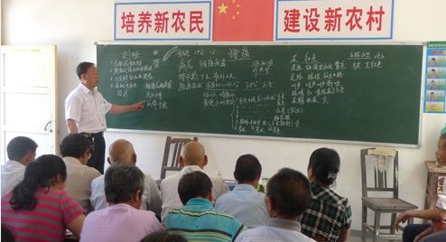 商鎮(zhèn)政府邀請(qǐng)畜牧專家為群眾講解畜牧養(yǎng)殖技術(shù)