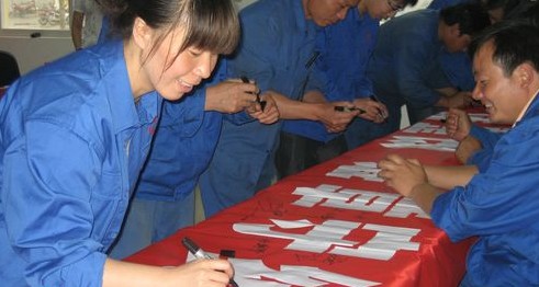 丹鳳縣總工會開展安全生產(chǎn)承諾簽名活動