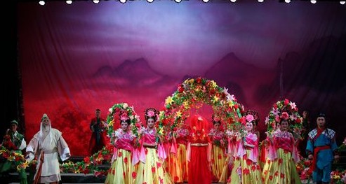 漁鼓音樂風(fēng)情劇《杜鵑花開》在鎮(zhèn)安劇院上演