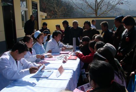 丹鳳縣中醫(yī)院為群眾義診