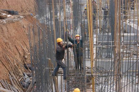 商南重點(diǎn)民生工程加班加點(diǎn)趕進(jìn)度