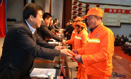 丹鳳召開“創(chuàng)衛(wèi)”表彰慶功大會