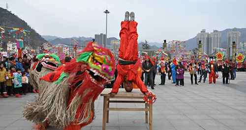 商南舉行花燈年俗展演