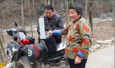 商南“最美村醫(yī)”崔宗志深受村民好評