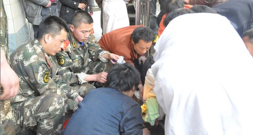 商南：墜落鋼管斜穿民工身體 消防醫(yī)護人員成功施救