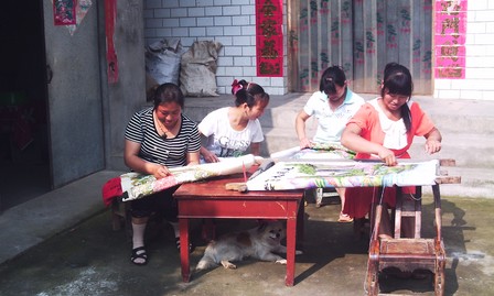 商南魏家臺(tái)鎮(zhèn)留守婦女十字繡創(chuàng)收