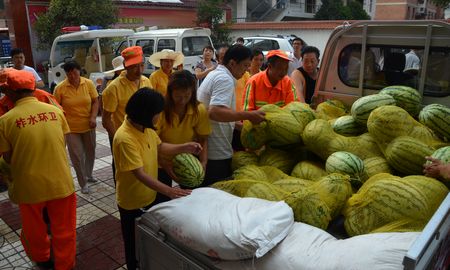 柞水總工會慰問環(huán)衛(wèi)工人