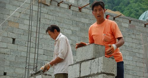 柞水采取搬遷安置方法為移民創(chuàng)造居住條件