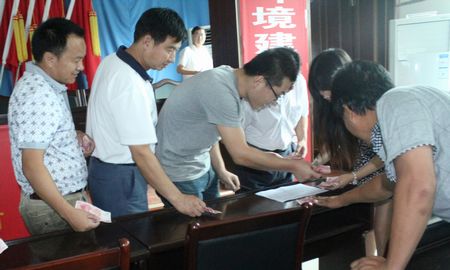 商南試馬鎮(zhèn)政府開展獻愛心慈善捐贈活動