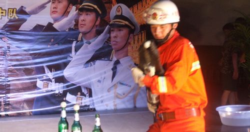 丹鳳舉辦軍民聯(lián)歡慶“八一”文藝晚會