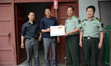 丹鳳開(kāi)展為優(yōu)秀現(xiàn)役軍人家庭喜報(bào)活動(dòng)