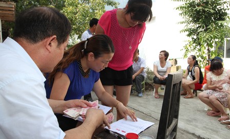 山陽總工會積極開展金秋助學(xué)活動