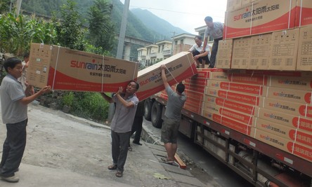 柞水農(nóng)業(yè)局為鄉(xiāng)里農(nóng)民引進(jìn)太陽能熱水器