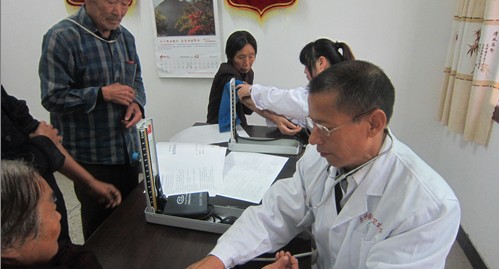 柞水杏坪鎮(zhèn)衛(wèi)生院開展下鄉(xiāng)送醫(yī)活動(dòng)