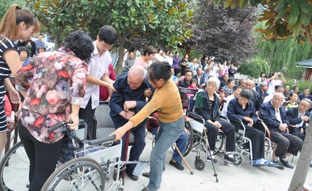 柞水：敬老院里歡歌笑語