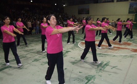 丹鳳舉辦全民健身廣場舞比賽活動