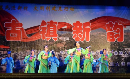 山陽(yáng)漫川關(guān)鎮(zhèn)舉辦特色國(guó)慶文藝演出