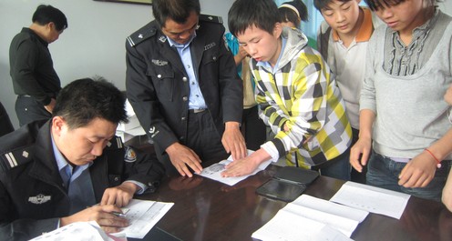 洛南景村派出所民警為民上門服務