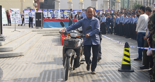 商南召開“平安創(chuàng)建宣傳暨贓款贓物返還、賭博機(jī)銷毀”大會