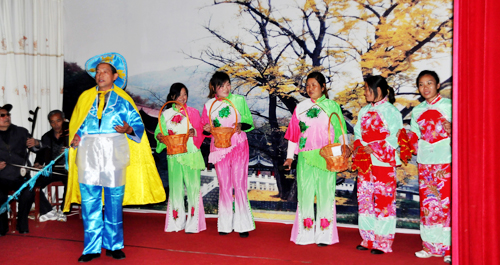 柞水石甕鎮(zhèn)自編小戲讓游客體驗(yàn)特色文化