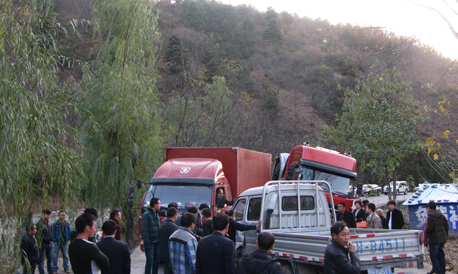 商柞路一農(nóng)用車因占道行駛發(fā)生撞車事故