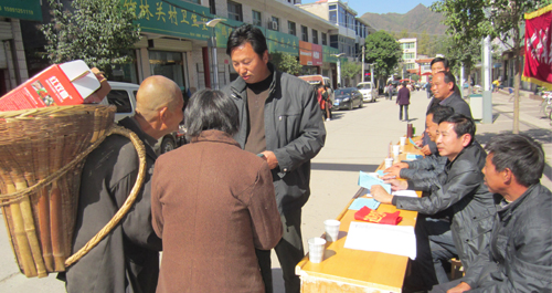 丹鳳堅(jiān)持經(jīng)常性深入基層集鎮(zhèn)