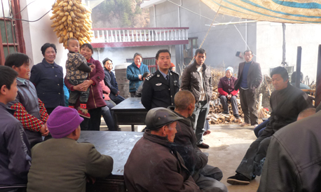 柞水曹坪派出所深入農(nóng)村開(kāi)展安全防范工作