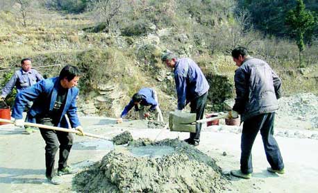 丹鳳加快修復(fù)金灣、銀坪、雙峰三個(gè)村3.4公里水毀公路