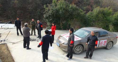 商南縣青山鎮(zhèn)長期堅持開展“紅袖章”治安巡邏