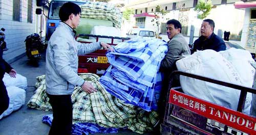 丹鳳縣民政部門救助貧困家庭