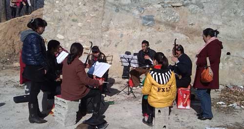 柞水市民自發(fā)組建樂班舞蹈隊豐富的業(yè)余生活