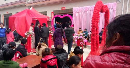 移民小區(qū)喜事多