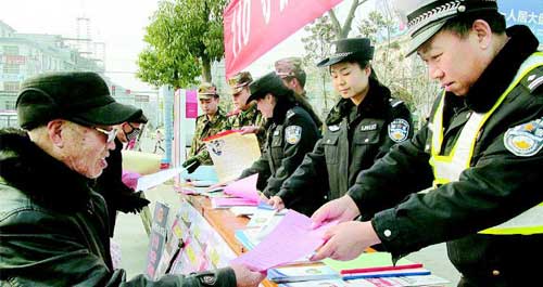 丹鳳縣開展以“迎新春，110守護(hù)你平安”活動