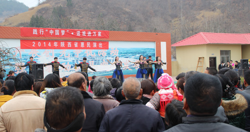 商南深入基層村鎮(zhèn)開(kāi)展“踐行中國(guó)夢(mèng)·送戲進(jìn)萬(wàn)家”活動(dòng)