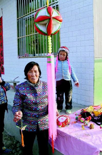 傳承花鼓戲的農(nóng)村大媽