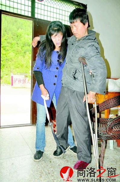 柔肩扛起一個家