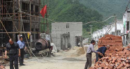 獅子溝移民小區(qū)建設(shè)忙