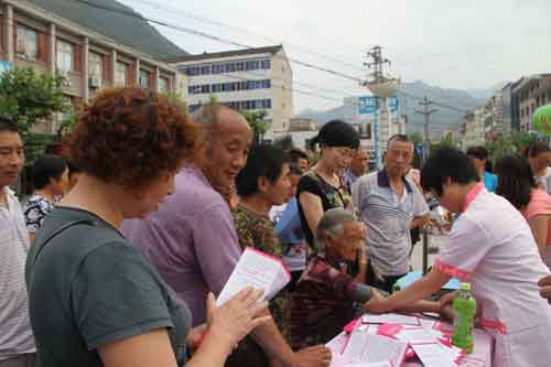 柞水“7.11世界人口日”“三送”宣傳服務(wù)山城