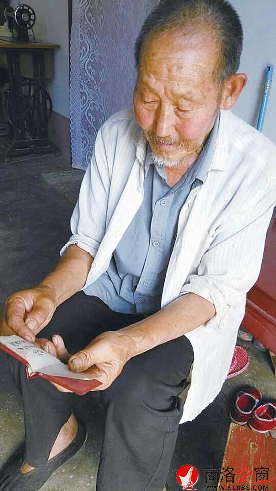 退伍證、榮譽(yù)證被老人當(dāng)寶貝保存著