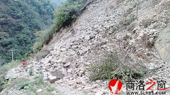 山體滑坡將這個(gè)深山小村莊的出山道