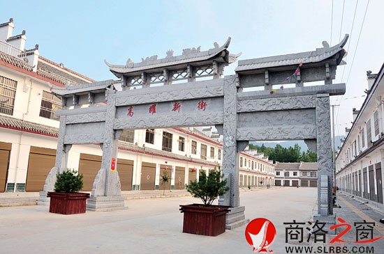 氣勢宏偉的標(biāo)志性建筑&mdash;&mdash;街口牌樓