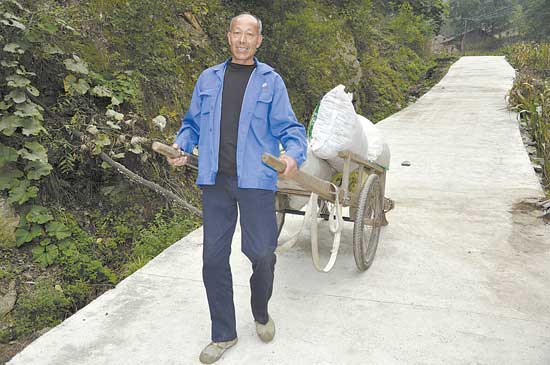 秦嶺鋪村組組通了水泥路