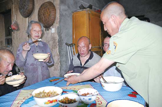 孤寡老人的好兒子