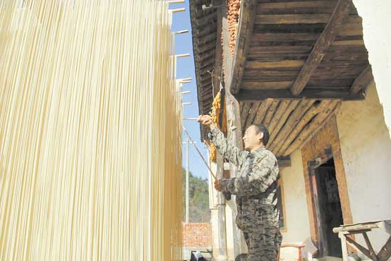 四家村里吊面忙