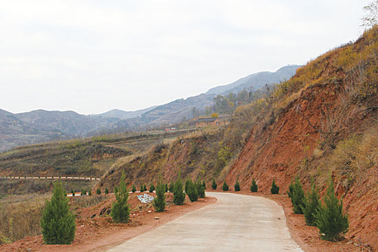 商州全面展開冬季農(nóng)村公路普修