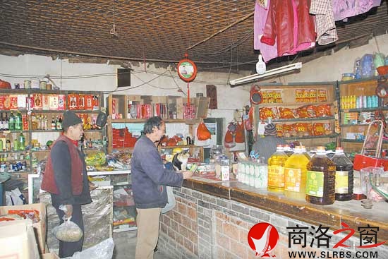 原供銷社是這里的最大商店，有好些年月的柜臺(tái)顯示著它的歷史。