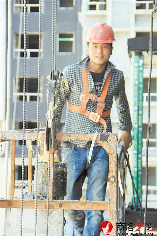 說起遠方的家人，李義平的臉上不自覺地露出了甜甜的微笑。