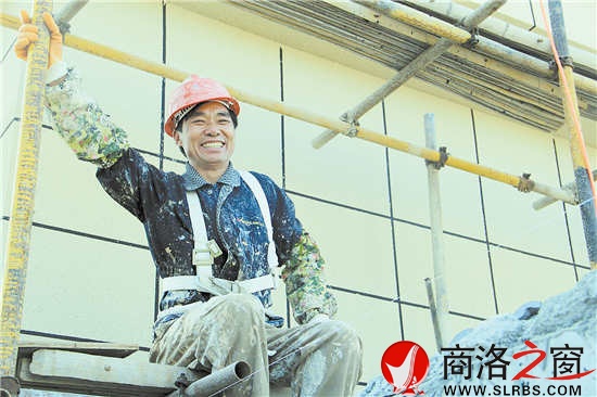 說起遠方的家人，李義平的臉上不自覺地露出了甜甜的微笑。
