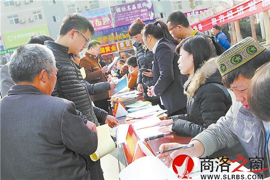 今年3月，鎮(zhèn)安舉行首場(chǎng)返鄉(xiāng)農(nóng)民工招聘會(huì),2200余名農(nóng)民工入場(chǎng)登記，500多人達(dá)成就業(yè)意向。