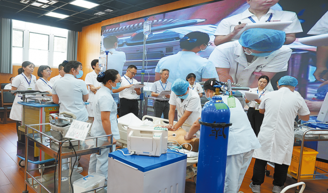 以考促學(xué)強(qiáng)本領(lǐng) 醫(yī)師節(jié)前練兵忙